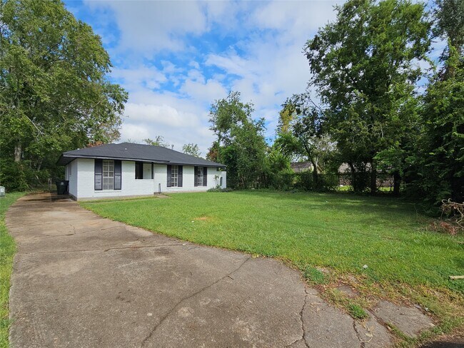Building Photo - 11023 Linvale Dr