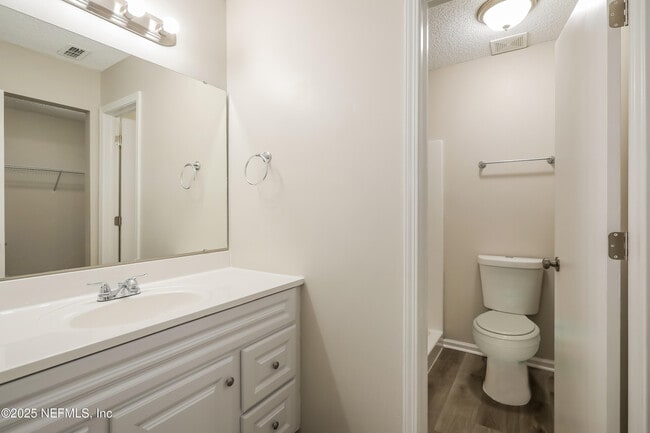 Building Photo - 1881 Manitoba Ct S