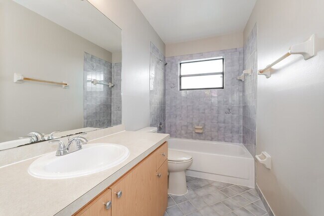 Building Photo - 14465 Larkspur Ln