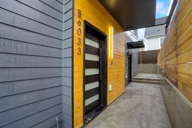 Building Photo - Immaculate NEW CONSTRUCTION Seattle Townho...