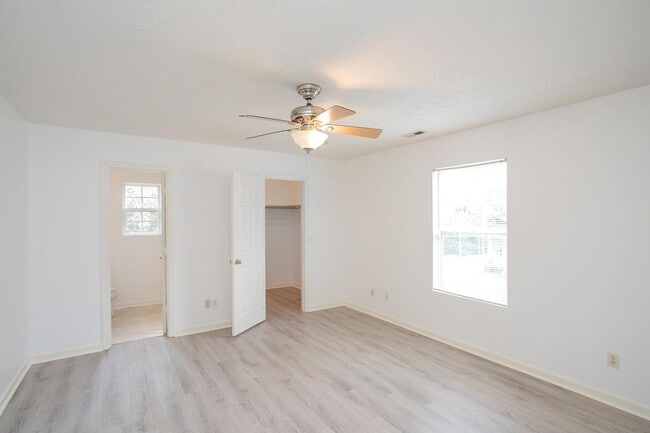 Building Photo - 517 Longleaf Ct