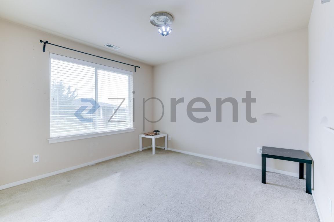 Building Photo - Unit