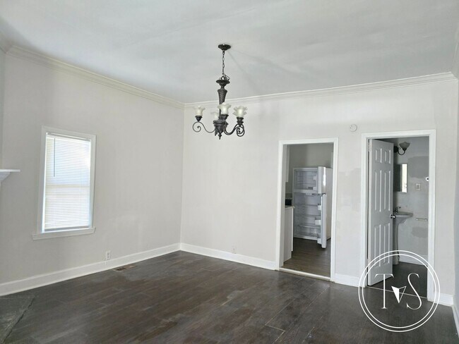 Building Photo - 1116 NE 36th St