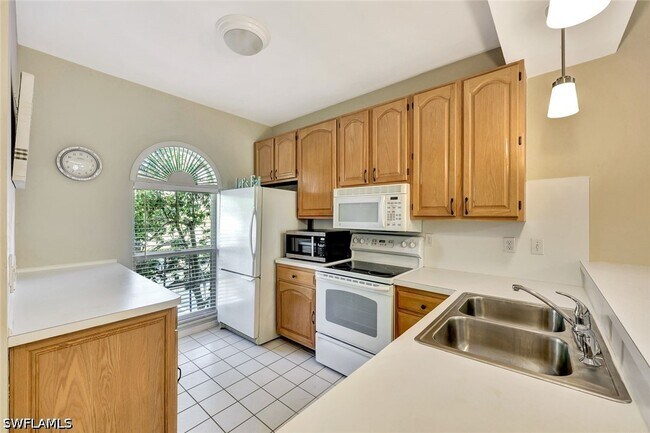 Building Photo - 8228 Twelve Oaks Cir