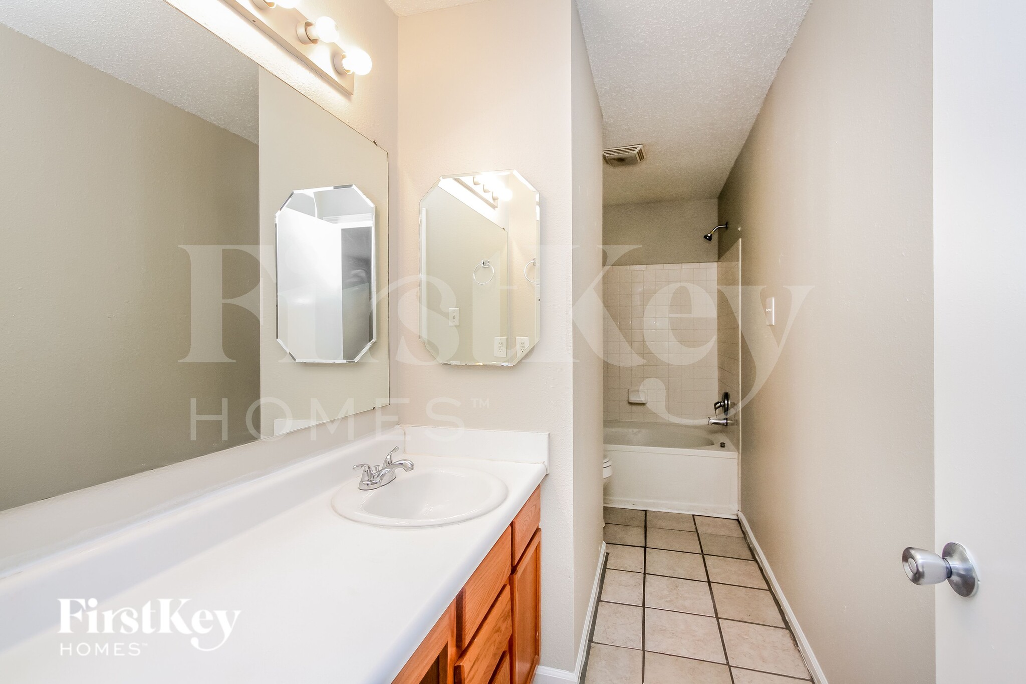 Building Photo - 1229 Kenwood Dr