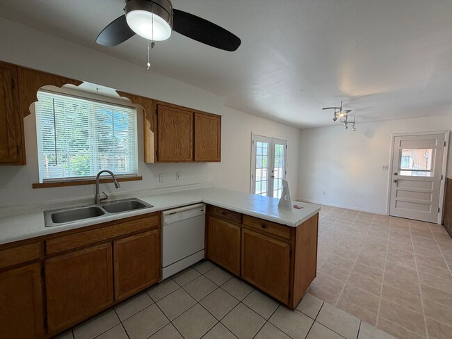 Building Photo - 3 Bedroom Single Story Home Available Near E Main Street & Hwy 314 SW in Los Lunas!
