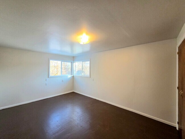 Building Photo - 4-Bedroom + Den, 2-Bath House for Rent in Cashmere ON THE RIVER!!