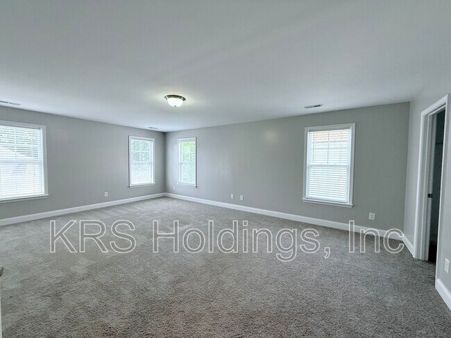 Building Photo - 5810 Spring Glen Lane