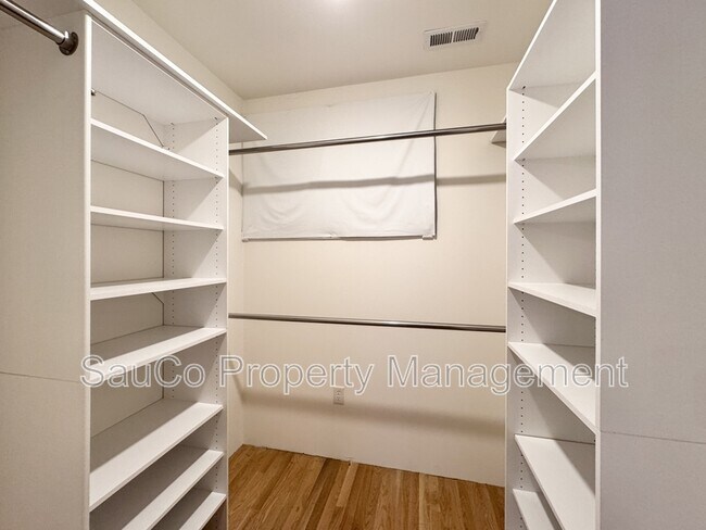 Building Photo - 1980 SW Terrace Dr