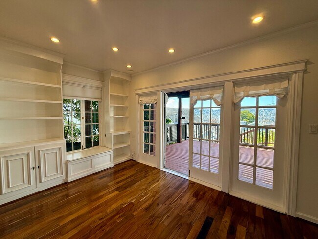 Building Photo - 1053 De Haro St