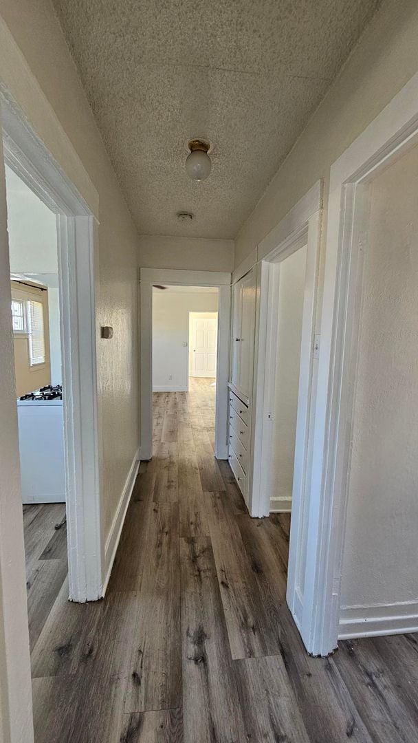 Building Photo - **519 E 17th St Long Beach** Upstairs 2 be...