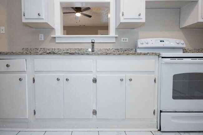 Building Photo - 315 W Chappell St