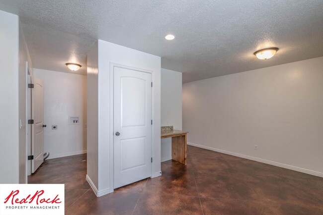 Building Photo - DOG-FRIENDLY 3 Bedroom Townhome with INTER...