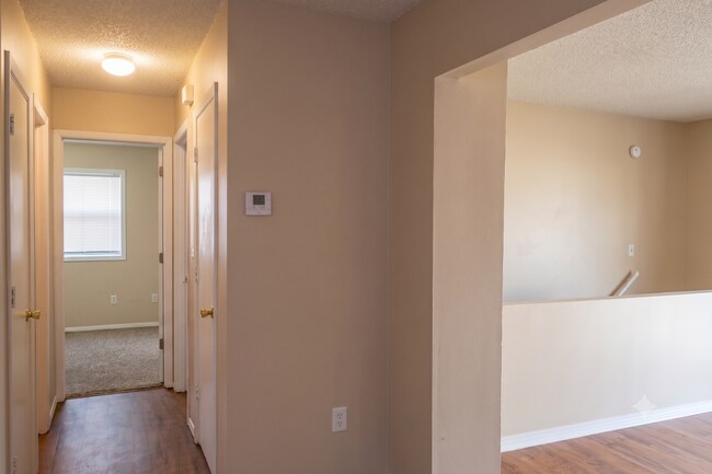 Building Photo - Spacious 3 Bedroom