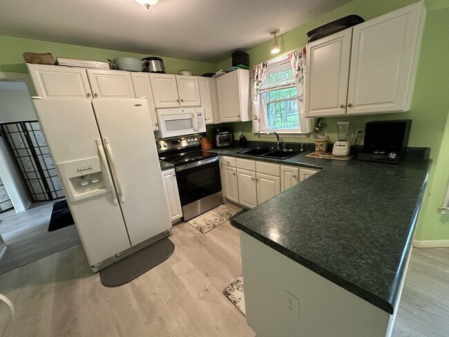 Building Photo - For Rent: Charming 4-Bedroom Colonial in C...