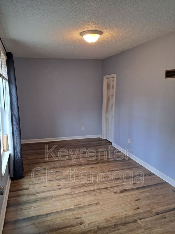 Building Photo - 718 Woodvale Ave