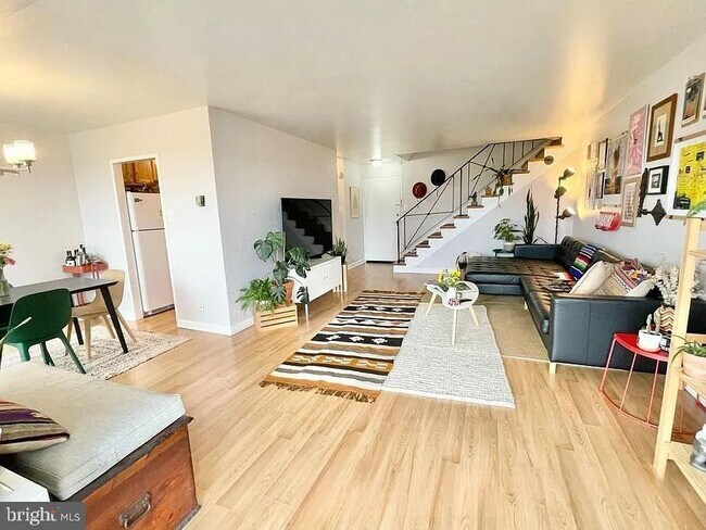 Building Photo - 301 N Beauregard St