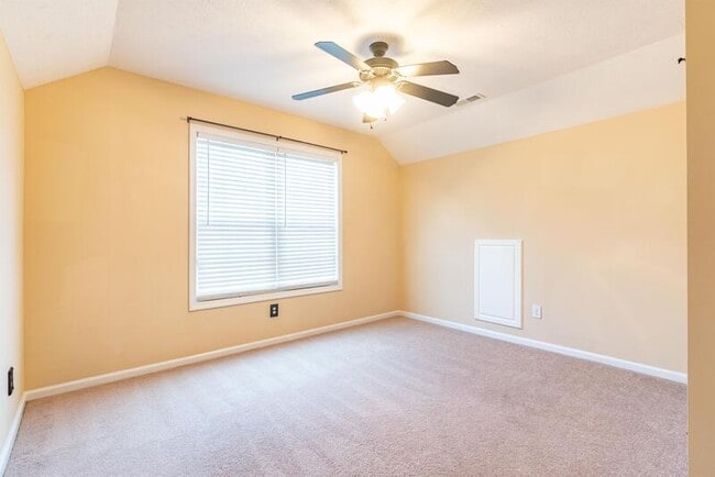 Building Photo - 389 Livingston Dr