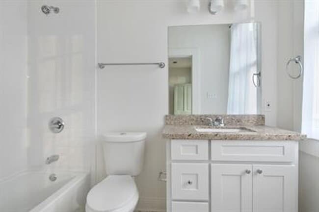 Building Photo - Newly Renovated 1 Bedroom Jewel in Central City!