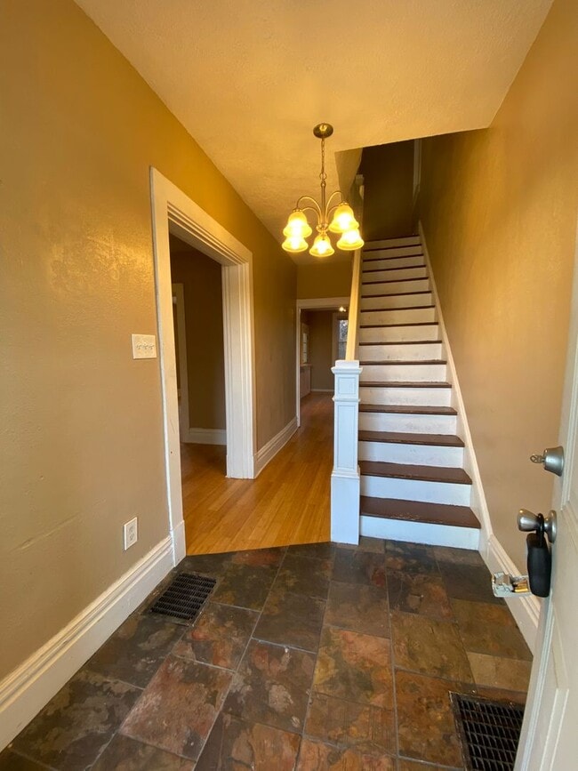 Building Photo - Now showing, Updated 3BR 2 Full Bath house...