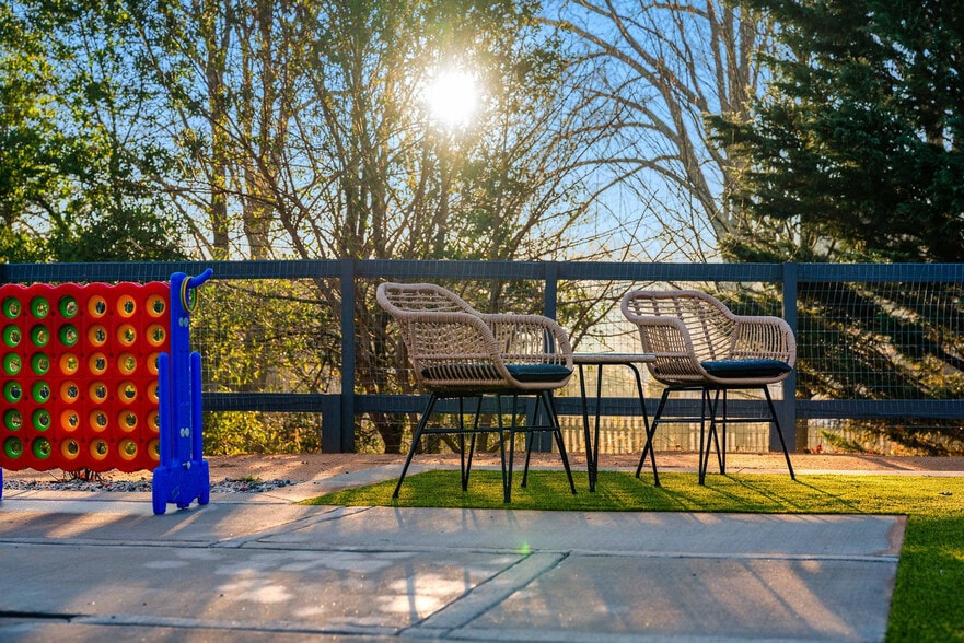 Building Photo - 10 Penny Ave