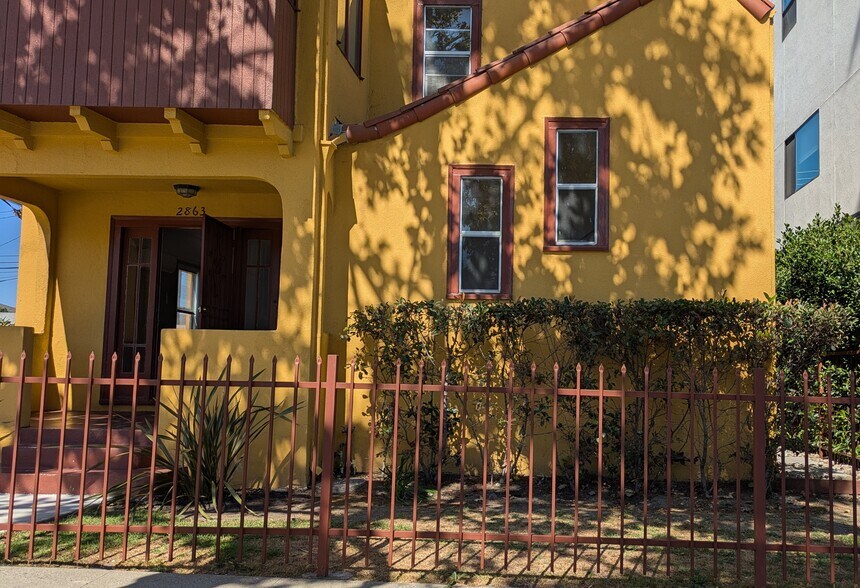 Building Photo - 2863 S Sycamore Ave