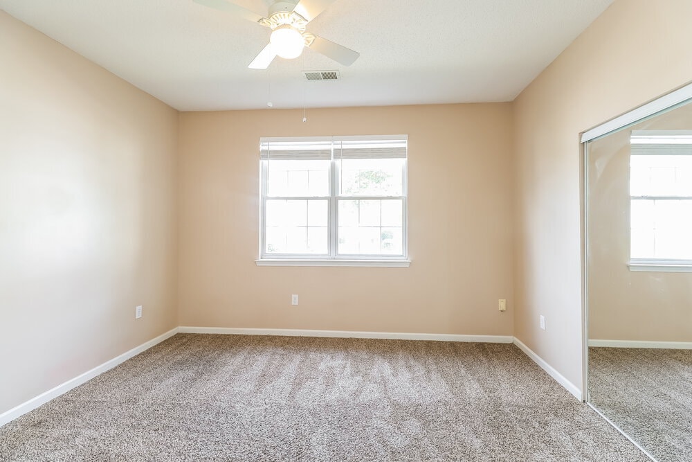 Building Photo - 8707 Meadowmont View Dr