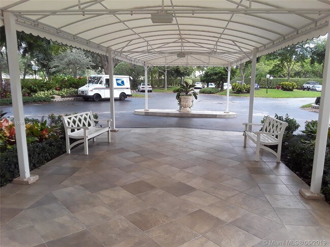 Building Photo - 3499 Oaks Way