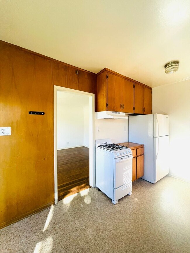 Building Photo - 482