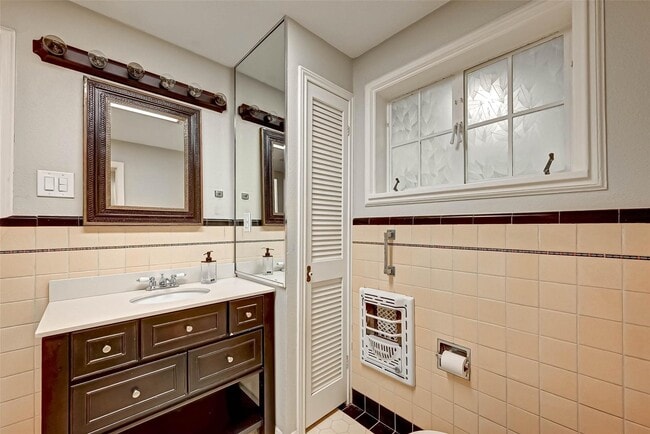 Building Photo - 4628 Roseneath Dr