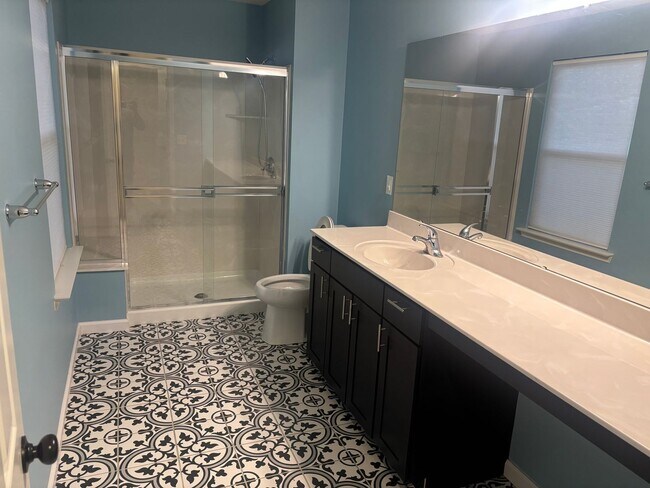 Building Photo - 708 Alban Aly