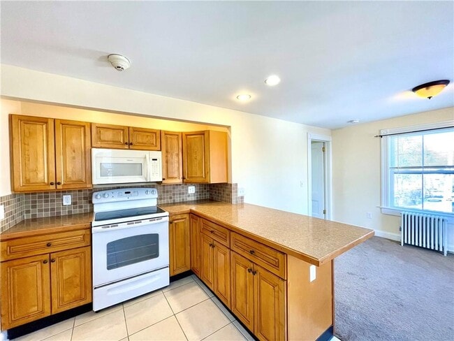 Building Photo - 14 Dresser St