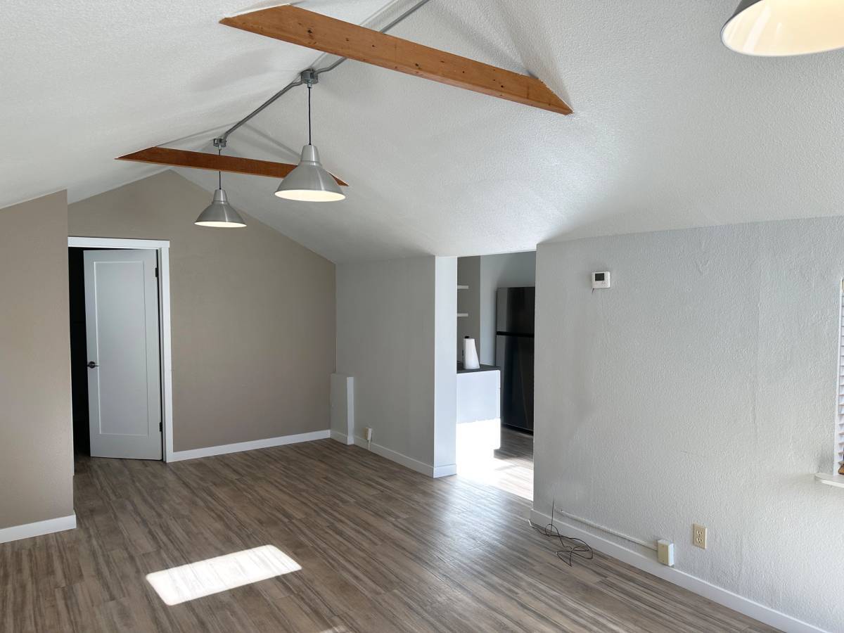 Building Photo - 848 3rd St