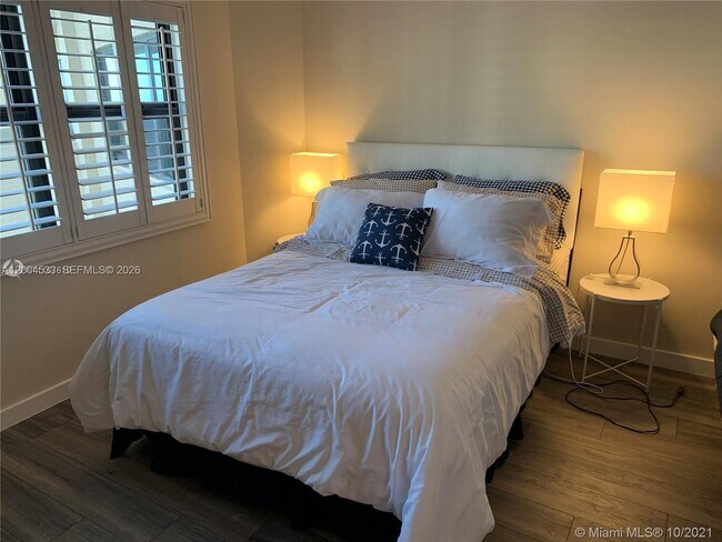 Building Photo - 4900 N Ocean Blvd