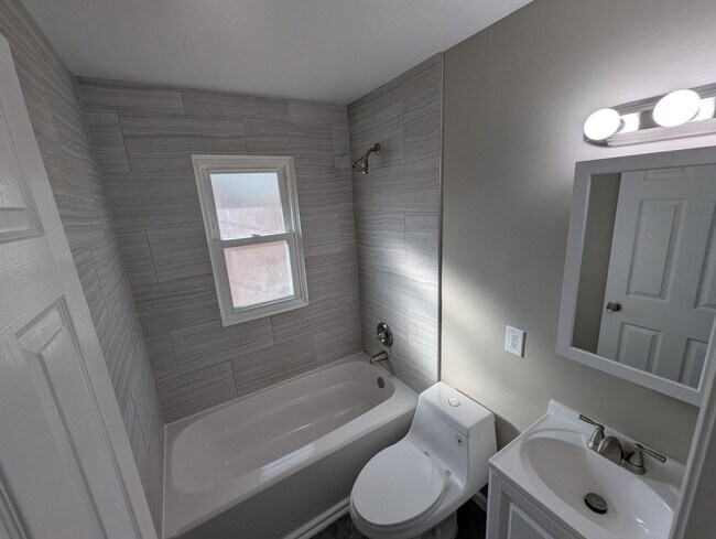 Building Photo - House on Hedge