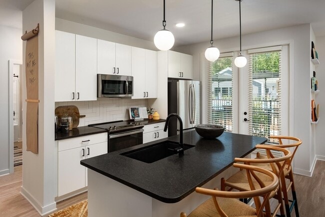 Building Photo - 2403 Mall Dr