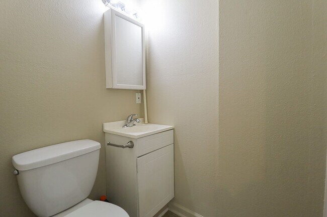Building Photo - S 55th West Ave Duplex
