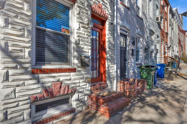 Building Photo - 232 S Castle St