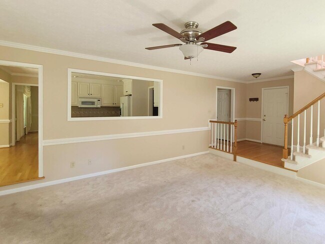 Building Photo - 4 BR, 2.5 BA in Woodlake Crossing