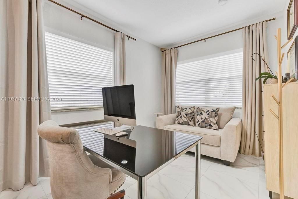 Building Photo - 6470 SW 27th St