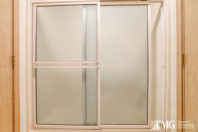 Building Photo - Peaceful 2-bedroom, 2 bath Townhome in thi...