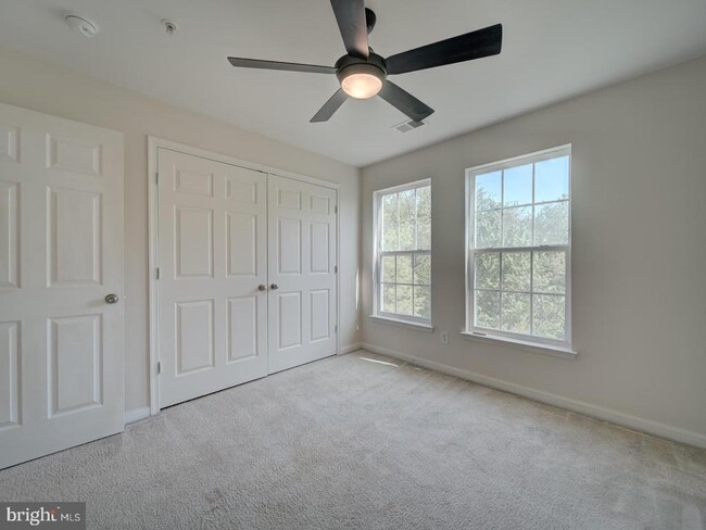 Building Photo - 45818 Winding Branch Terrace