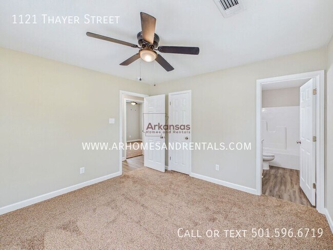 Building Photo - 1121 Thayer St