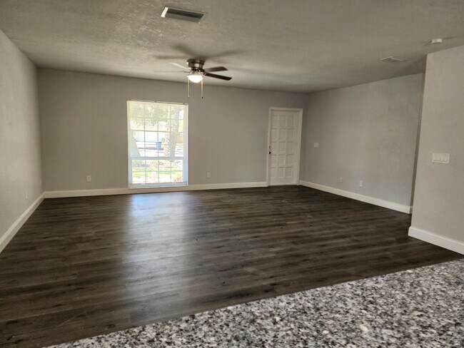 Building Photo - 606 Woodhill Ct