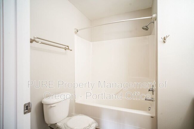 Building Photo - 10762 NE Prescott St