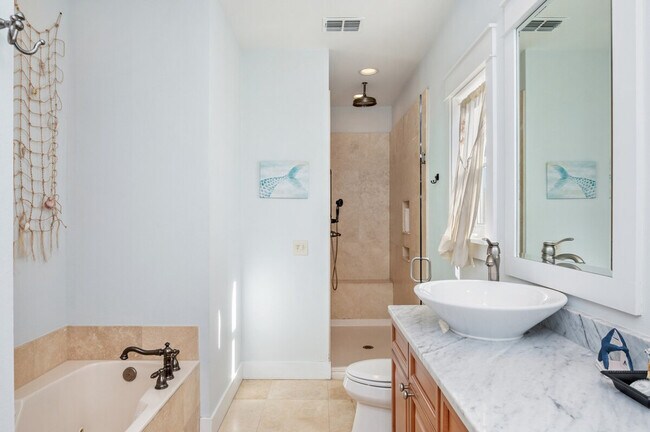 Building Photo - 87 Barracuda St