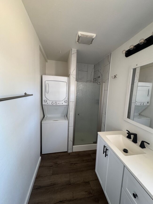 Building Photo - CUTE 2 BED 1 BATH HOUSE