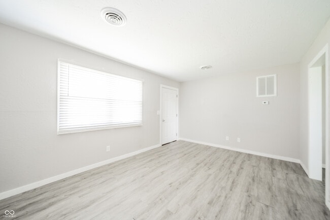 Building Photo - 6461 W 300 S