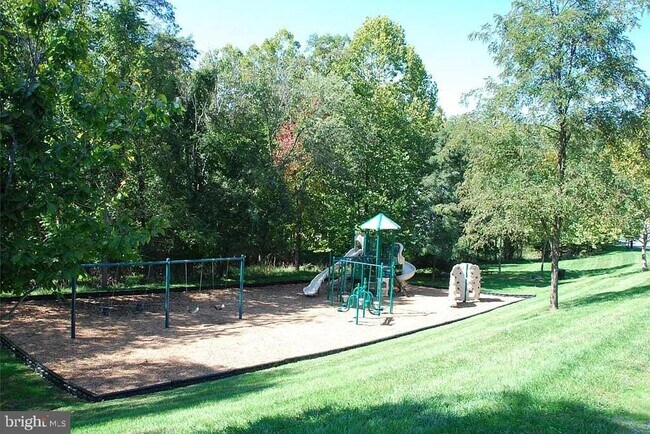 Building Photo - 7045 Eaglehead Dr