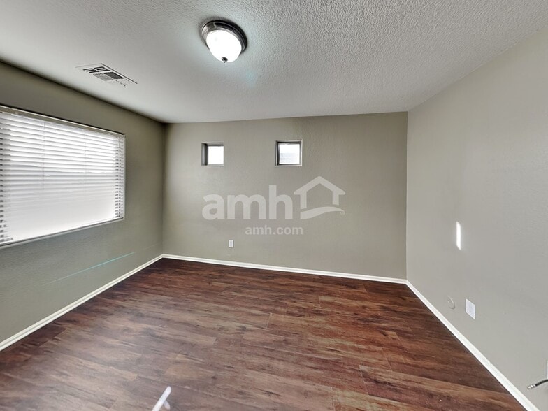 Building Photo - 2338 W Running Deer Trl